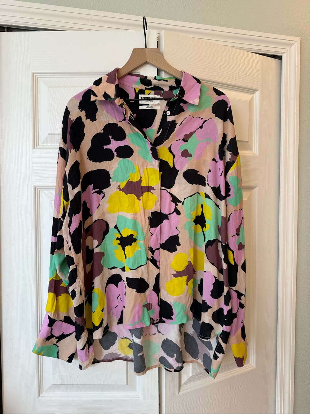 Essentiel Antwerp Abstract Print Button Front Blouse | Hidden Placket | Hi-Low